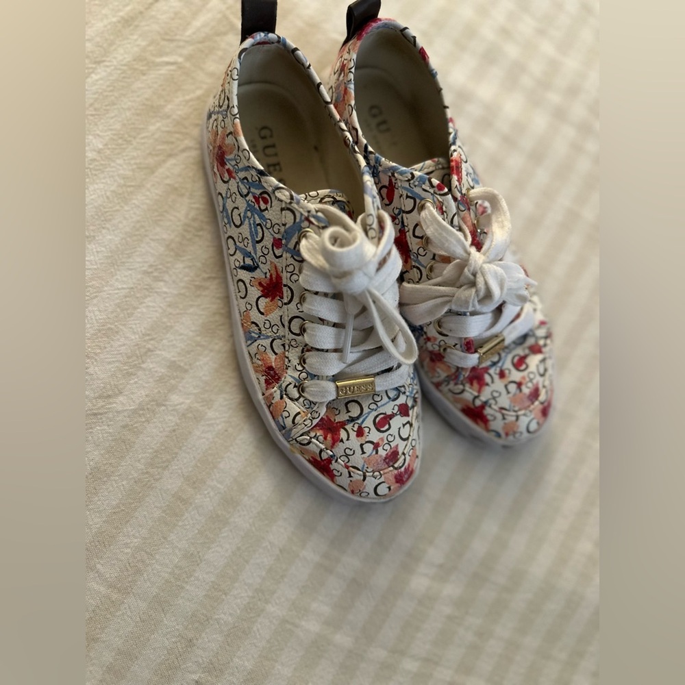 Guess Sneakers Casual Style